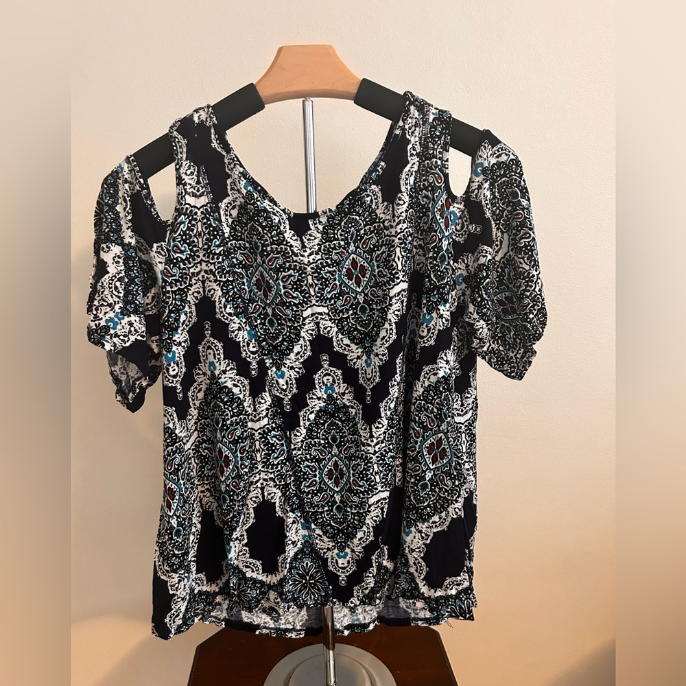 Navy blue and white bohemian pattern blouse and exposed shoulders